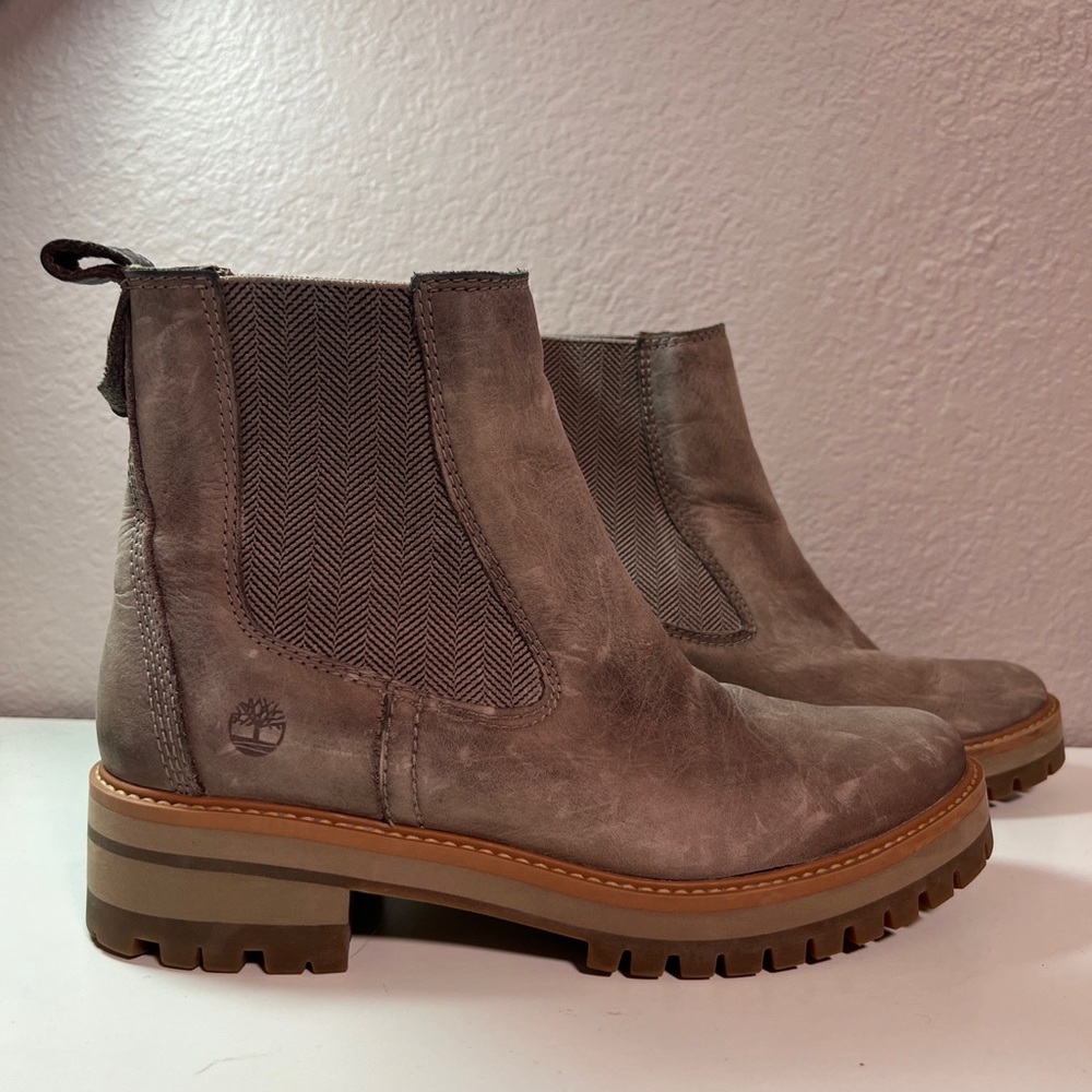 Timberland Ladies Boots Courmayeur Valley Chelsea Taupe Nubuck Size 8.5 EUC